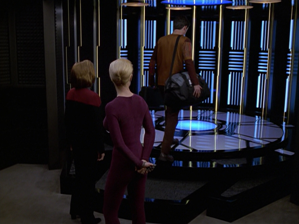 extant_StarTrek_VOY_6x19-ChildsPlay_02449.jpg