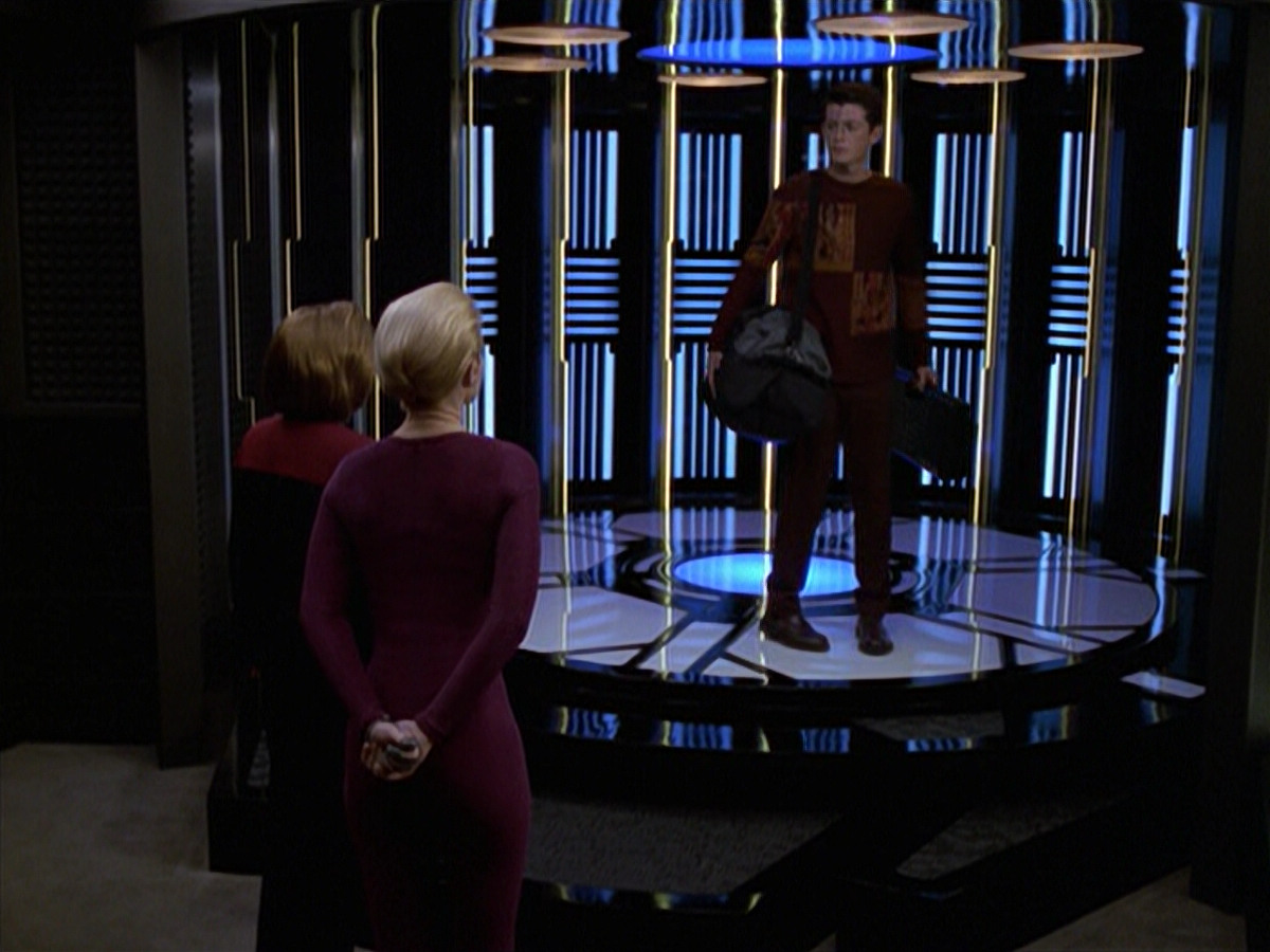 extant_StarTrek_VOY_6x19-ChildsPlay_02451.jpg