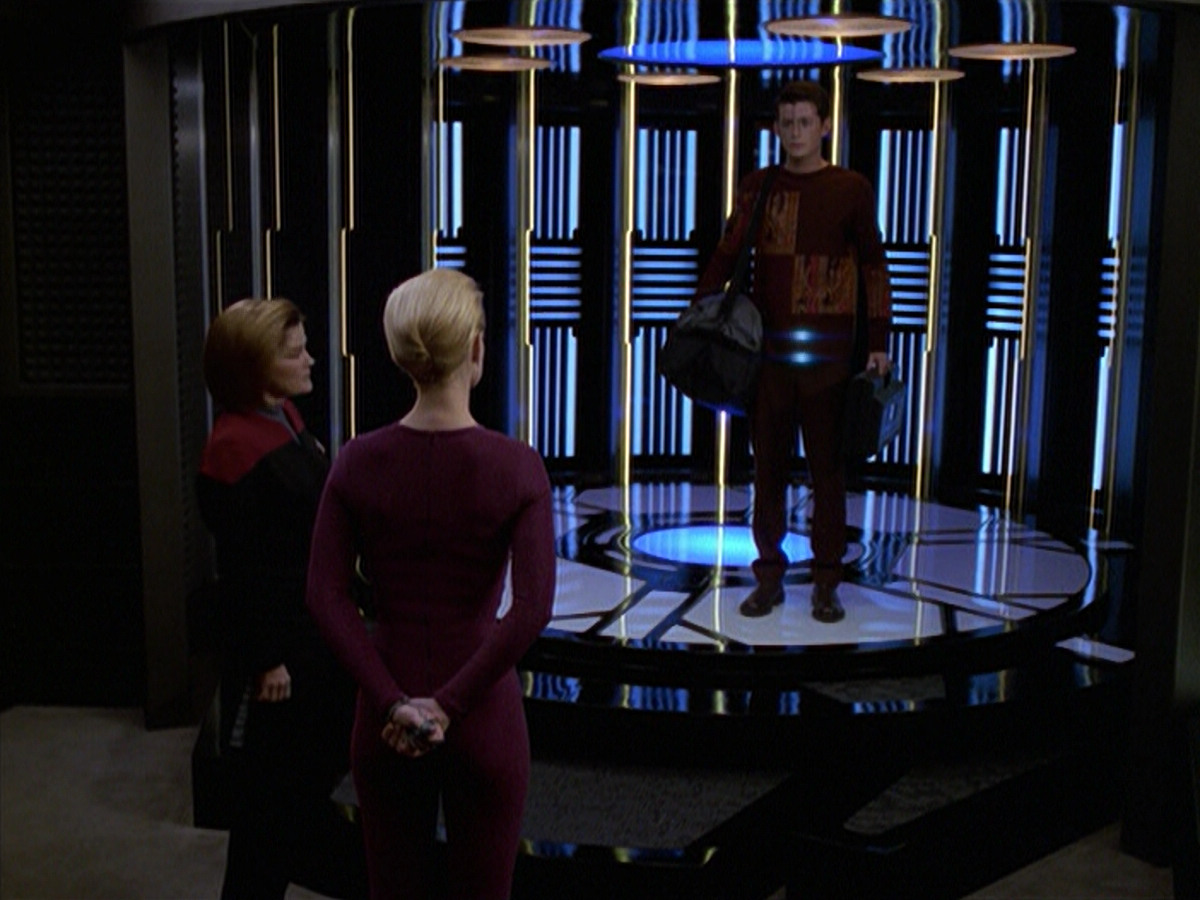 extant_StarTrek_VOY_6x19-ChildsPlay_02480.jpg