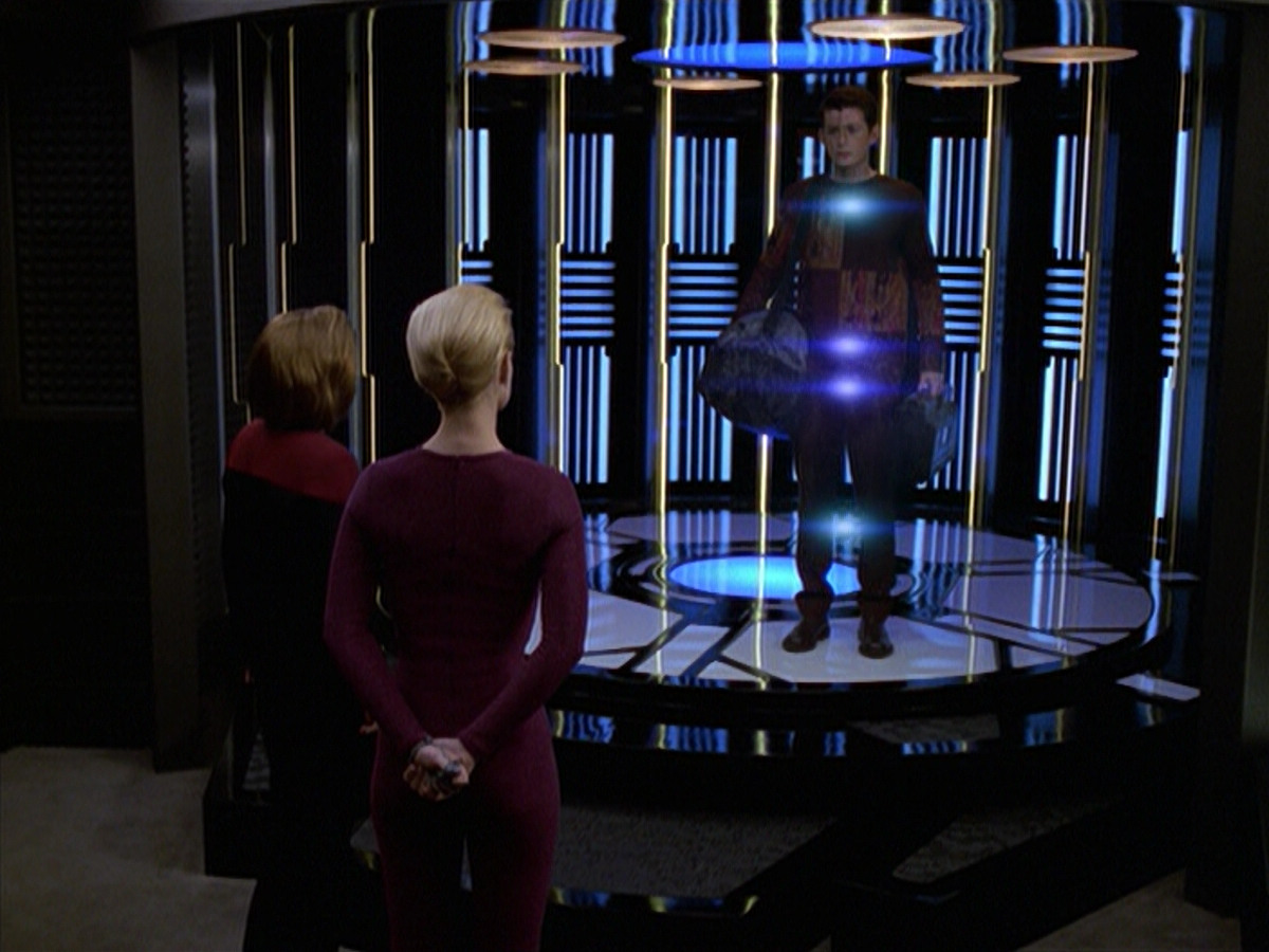 extant_StarTrek_VOY_6x19-ChildsPlay_02481.jpg
