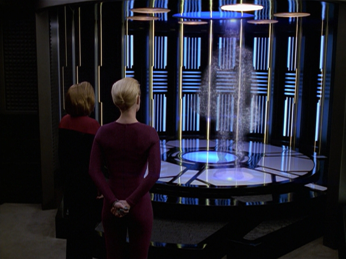 extant_StarTrek_VOY_6x19-ChildsPlay_02483.jpg