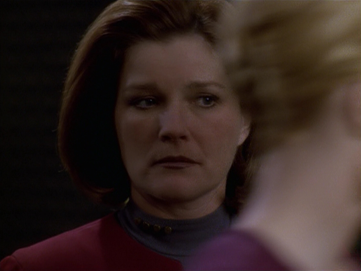 extant_StarTrek_VOY_6x19-ChildsPlay_02494.jpg