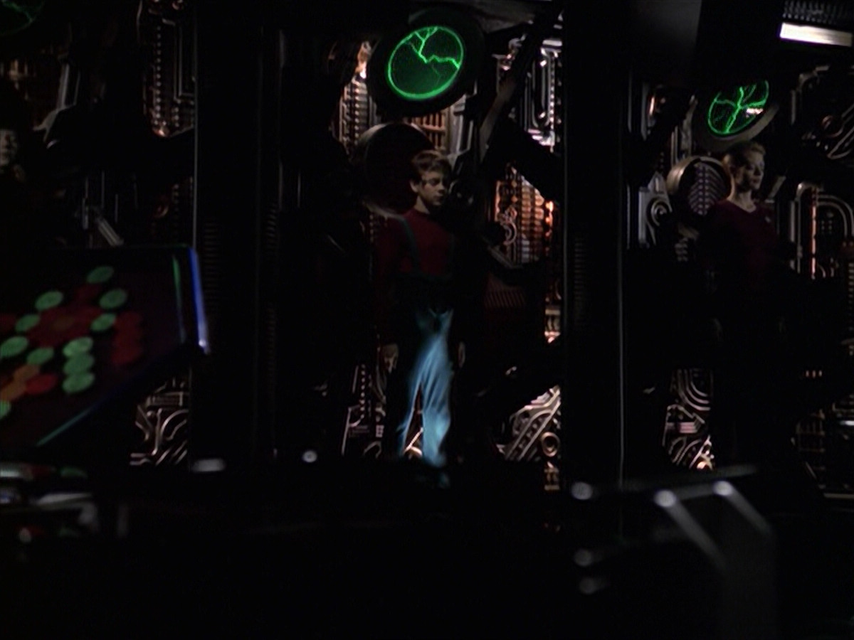 extant_StarTrek_VOY_6x19-ChildsPlay_02508.jpg