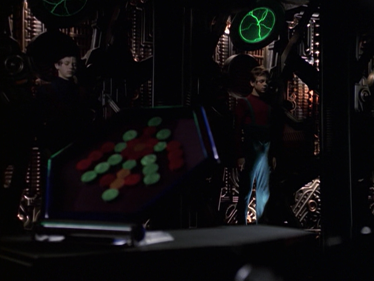 extant_StarTrek_VOY_6x19-ChildsPlay_02511.jpg