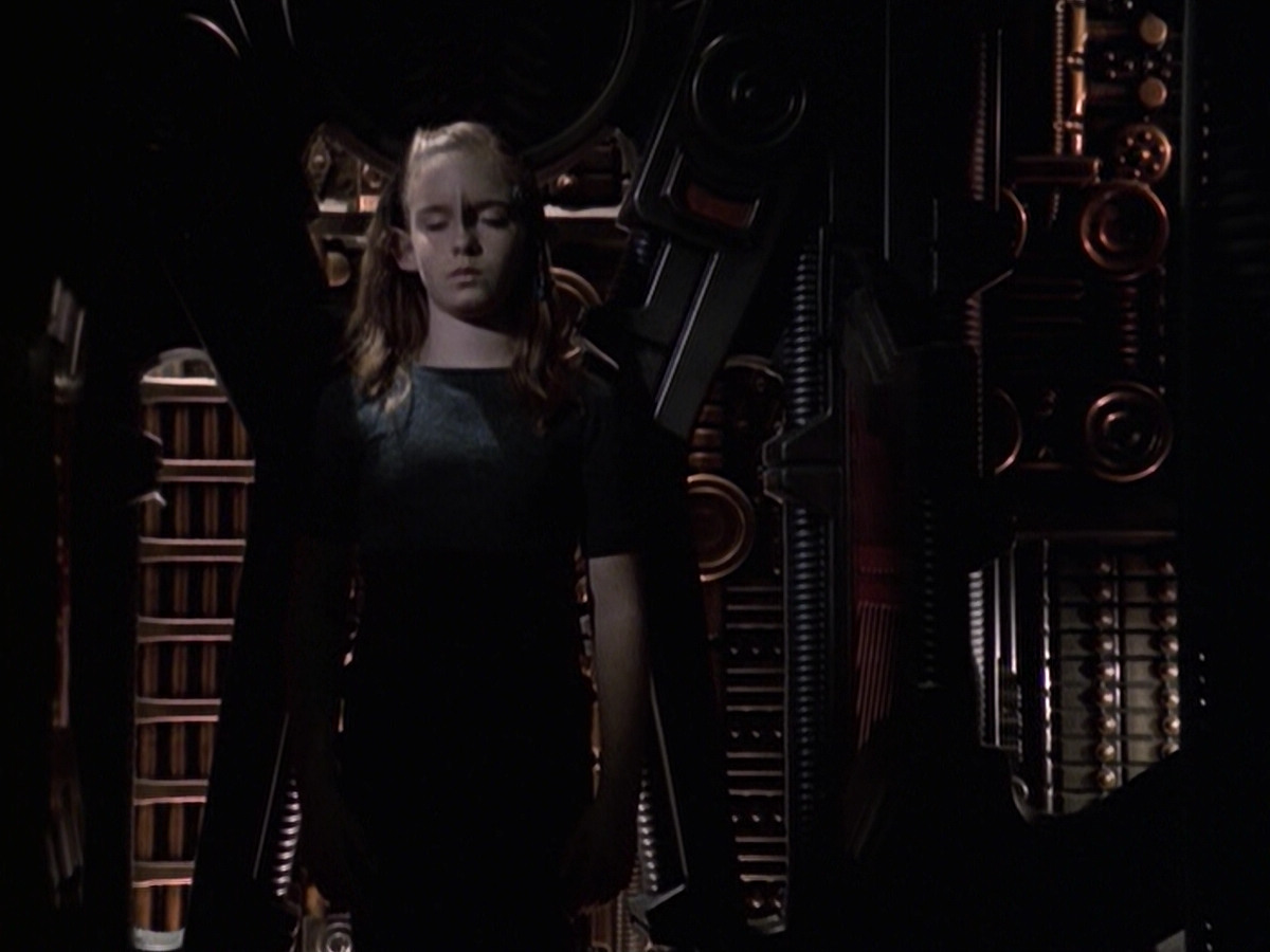 extant_StarTrek_VOY_6x19-ChildsPlay_02522.jpg