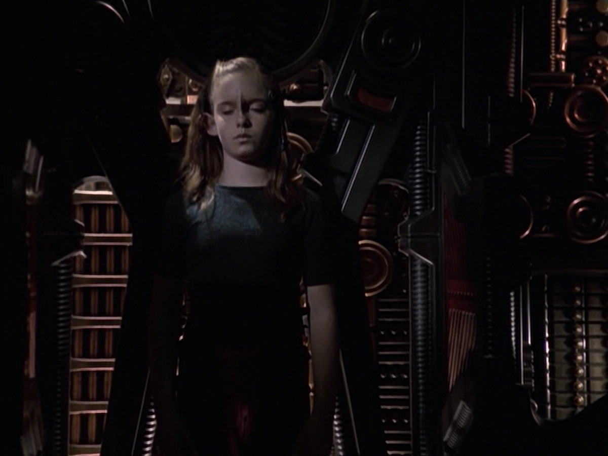 extant_StarTrek_VOY_6x19-ChildsPlay_02523.jpg