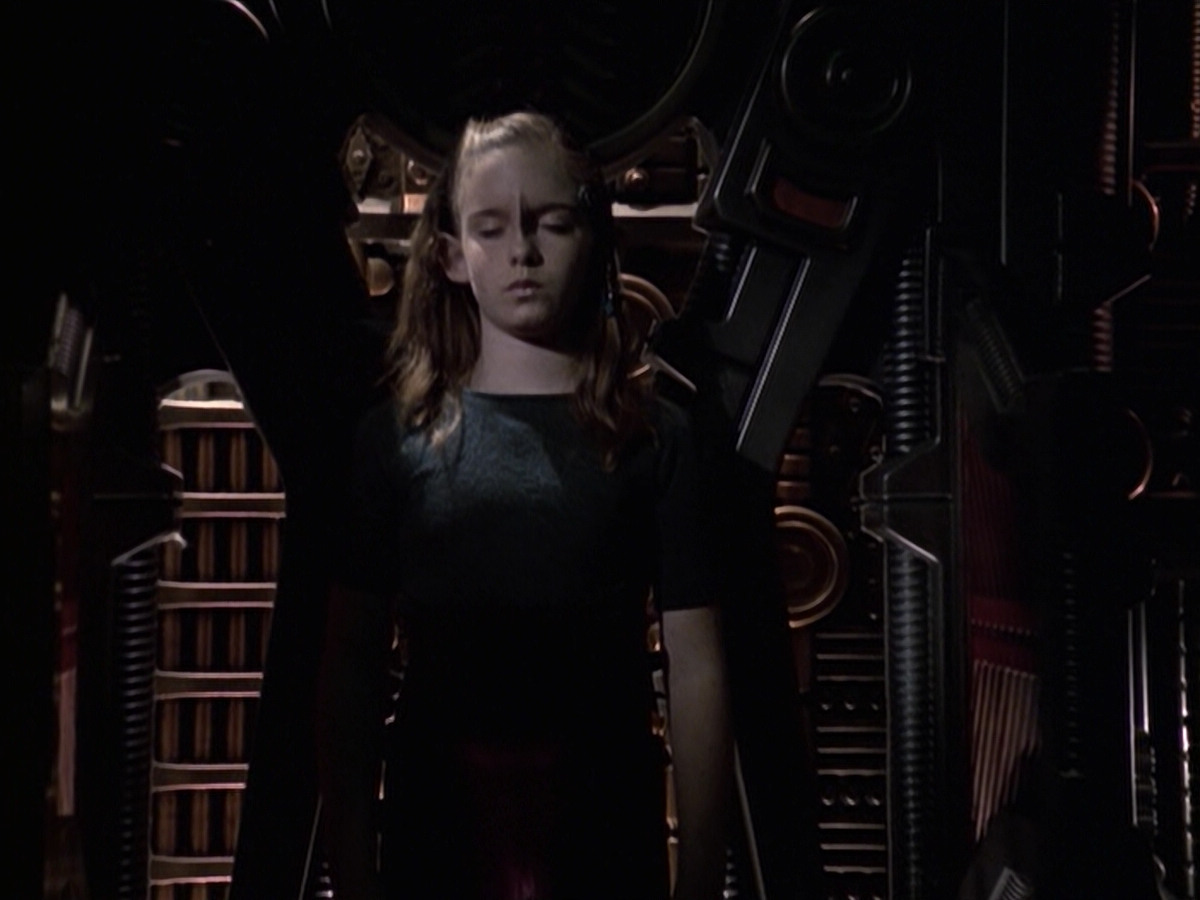 extant_StarTrek_VOY_6x19-ChildsPlay_02524.jpg