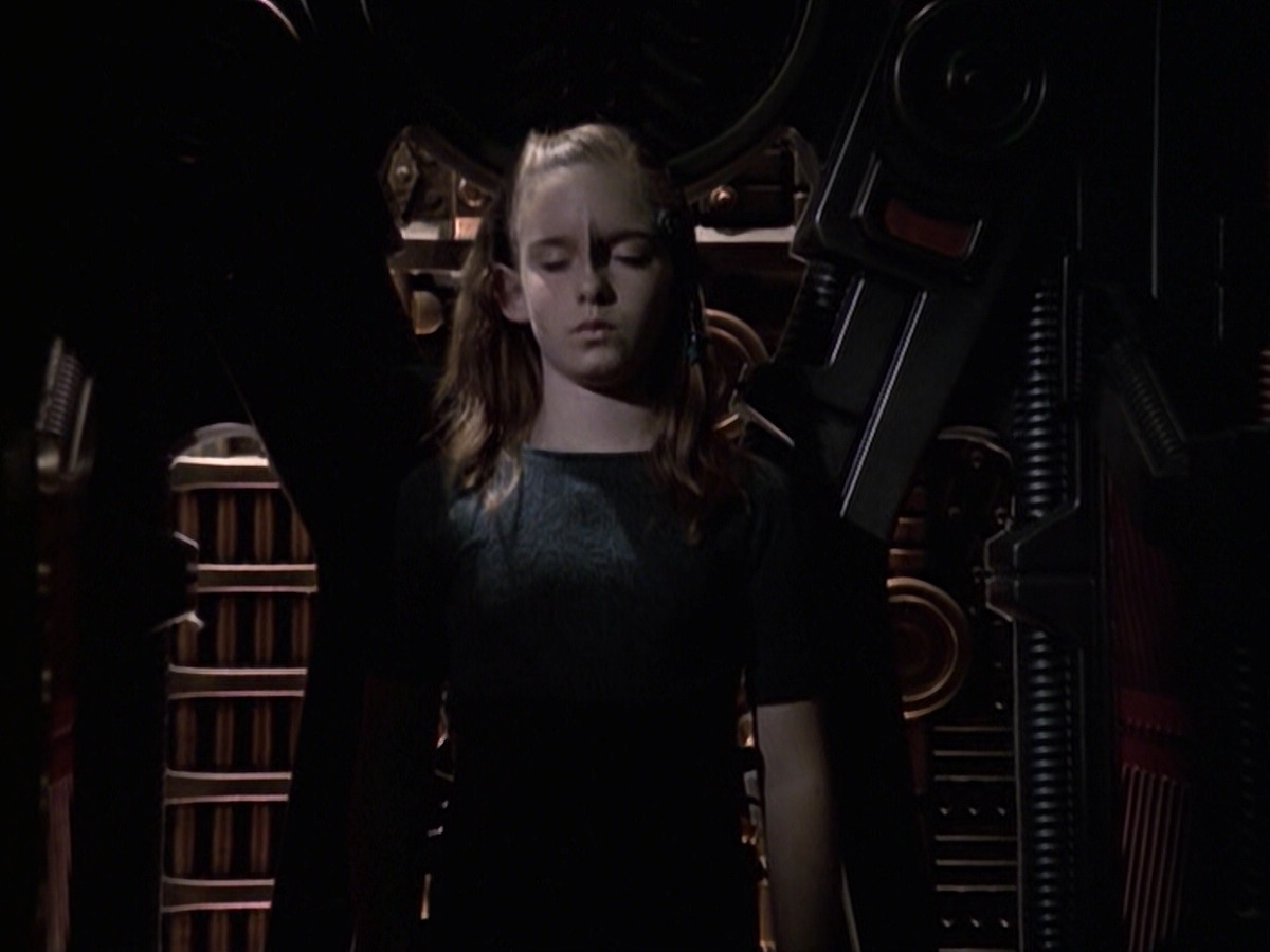 extant_StarTrek_VOY_6x19-ChildsPlay_02525.jpg
