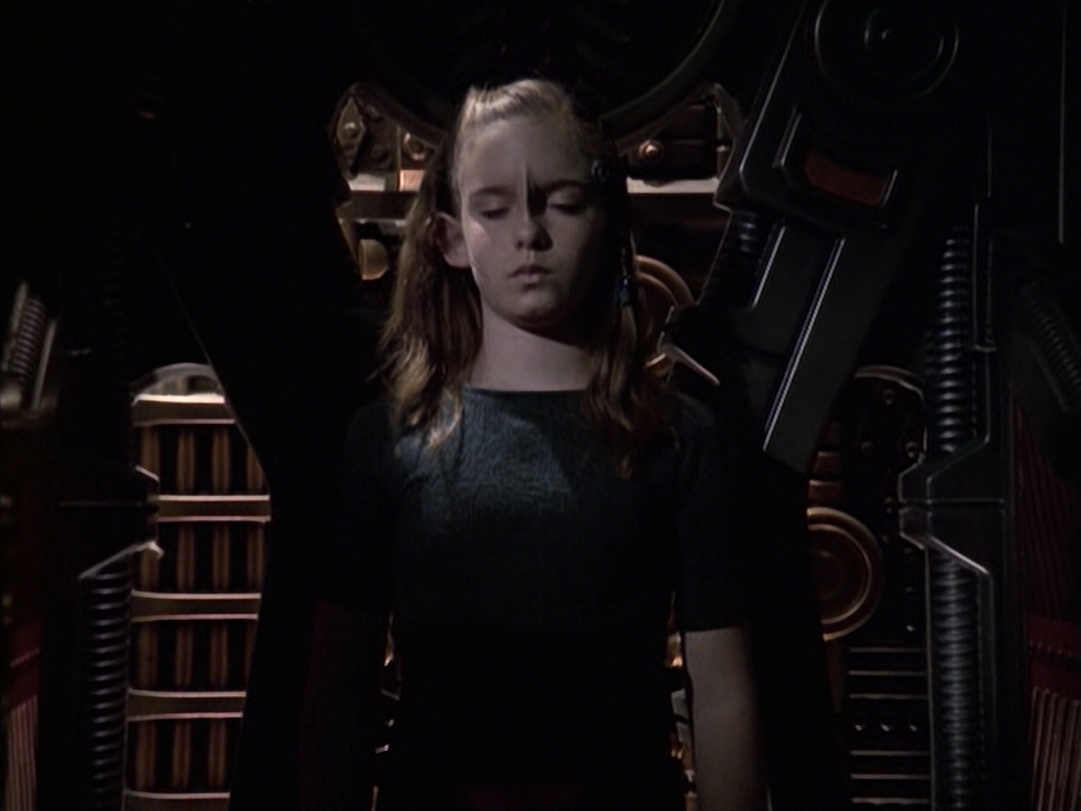 extant_StarTrek_VOY_6x19-ChildsPlay_02526.jpg