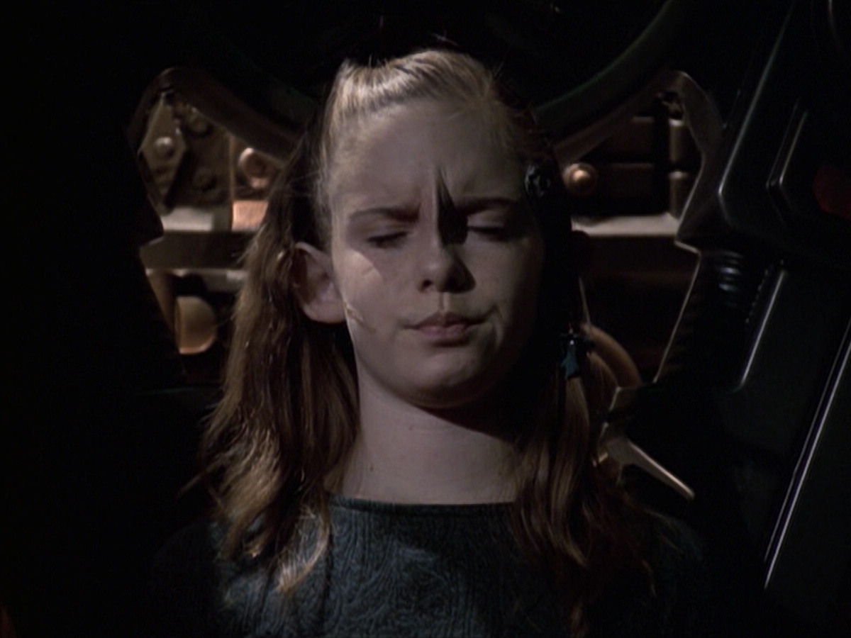 extant_StarTrek_VOY_6x19-ChildsPlay_02537.jpg