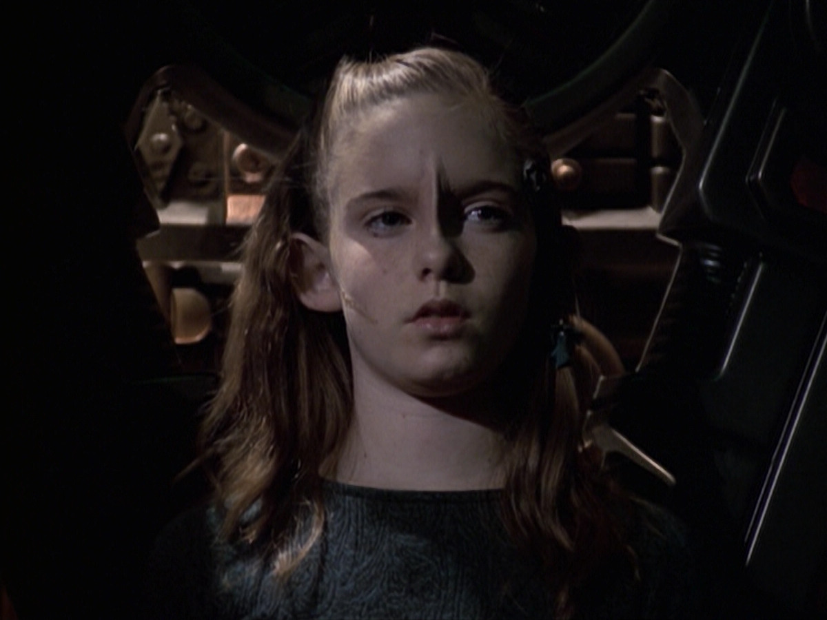 extant_StarTrek_VOY_6x19-ChildsPlay_02538.jpg