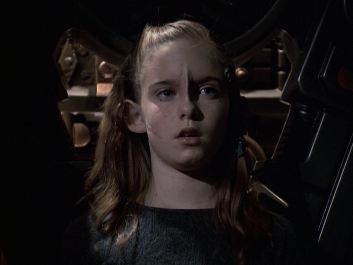 extant_StarTrek_VOY_6x19-ChildsPlay_02539.jpg