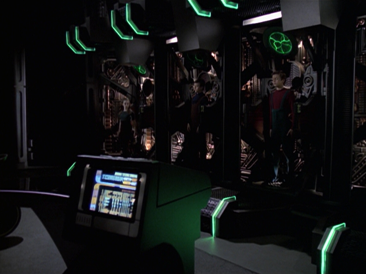 extant_StarTrek_VOY_6x19-ChildsPlay_02541.jpg