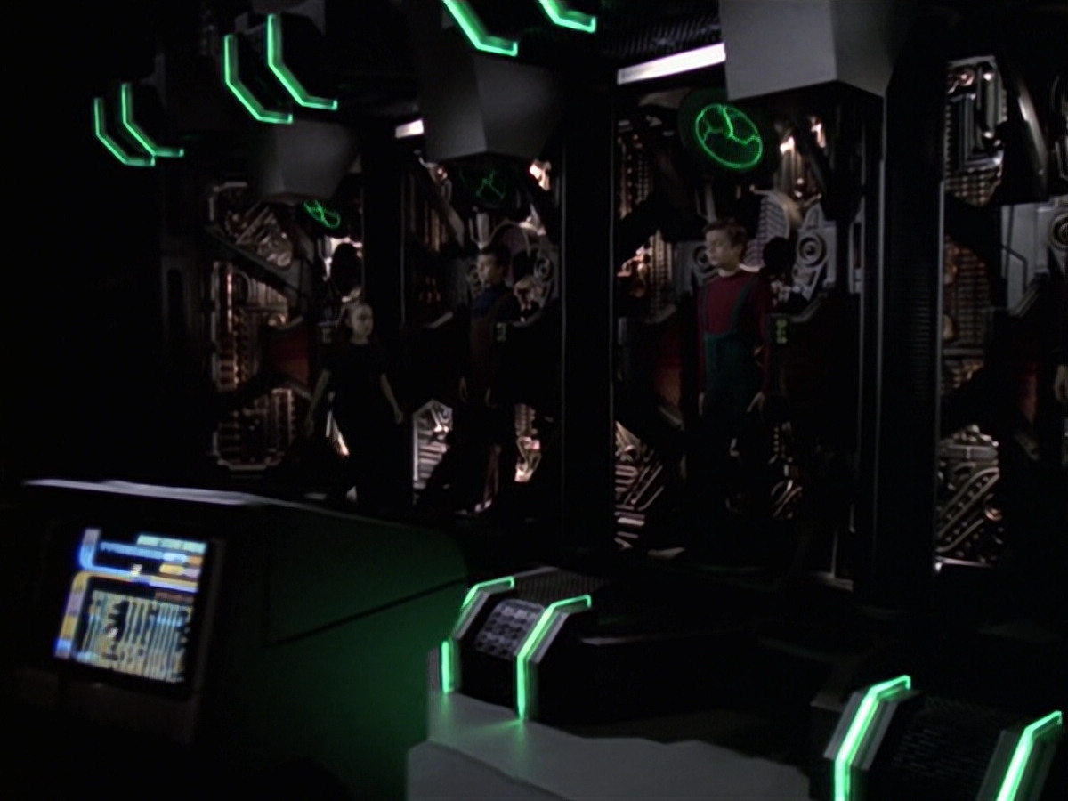 extant_StarTrek_VOY_6x19-ChildsPlay_02543.jpg