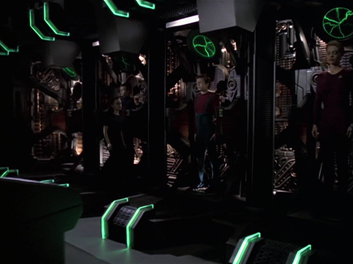 extant_StarTrek_VOY_6x19-ChildsPlay_02544.jpg