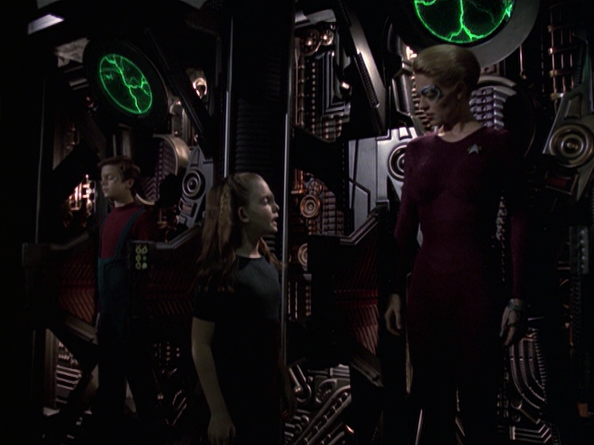 extant_StarTrek_VOY_6x19-ChildsPlay_02556.jpg