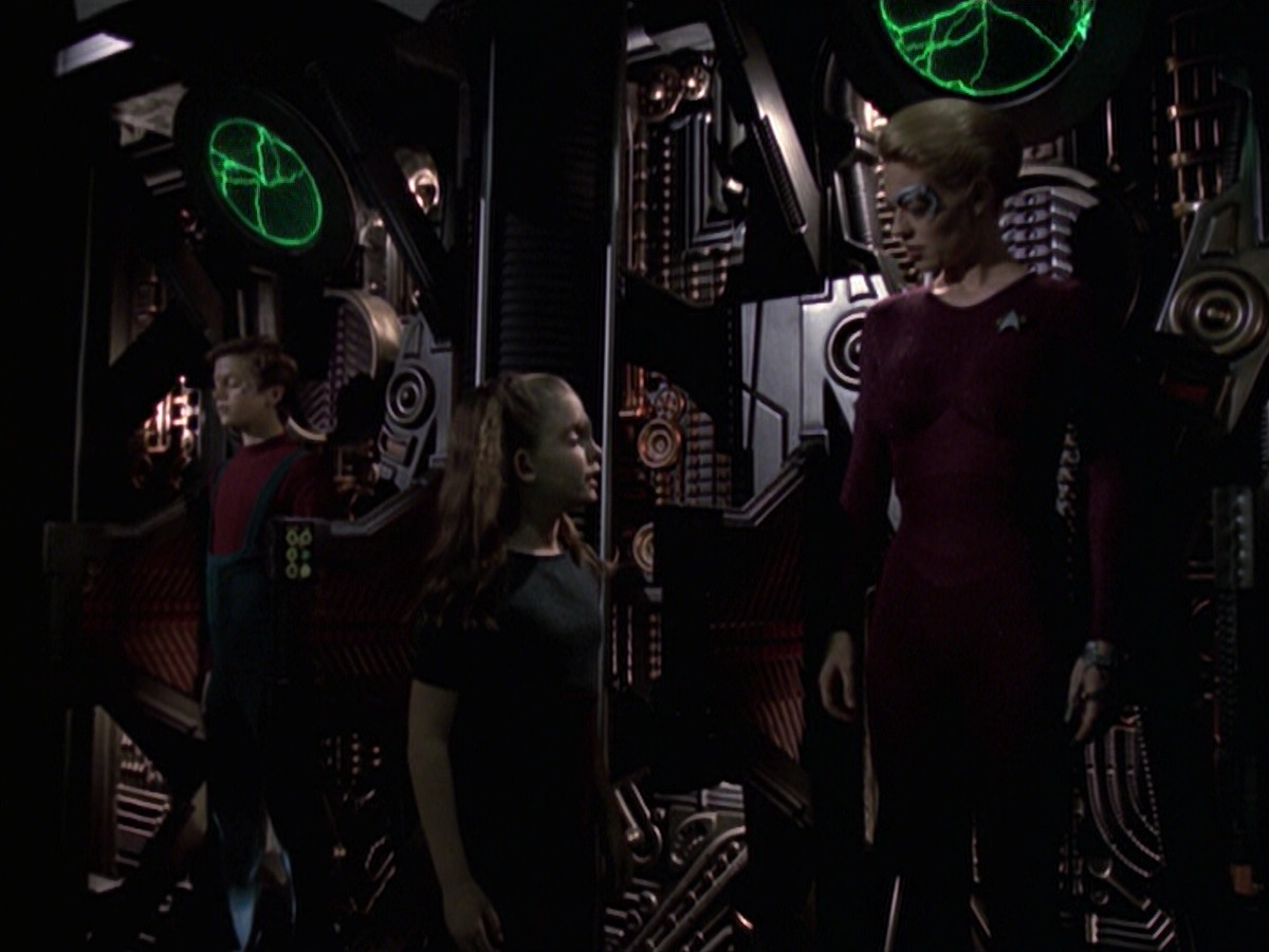 extant_StarTrek_VOY_6x19-ChildsPlay_02557.jpg