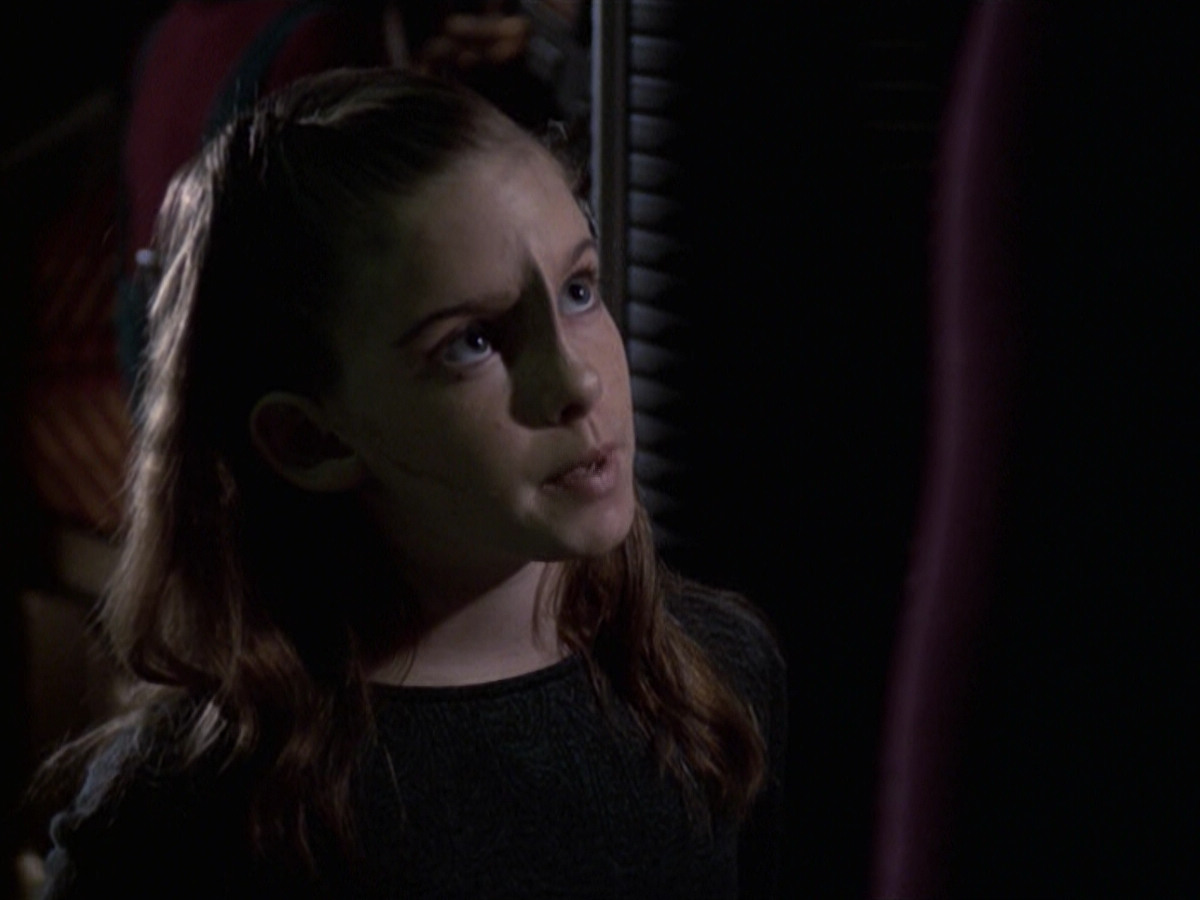 extant_StarTrek_VOY_6x19-ChildsPlay_02580.jpg