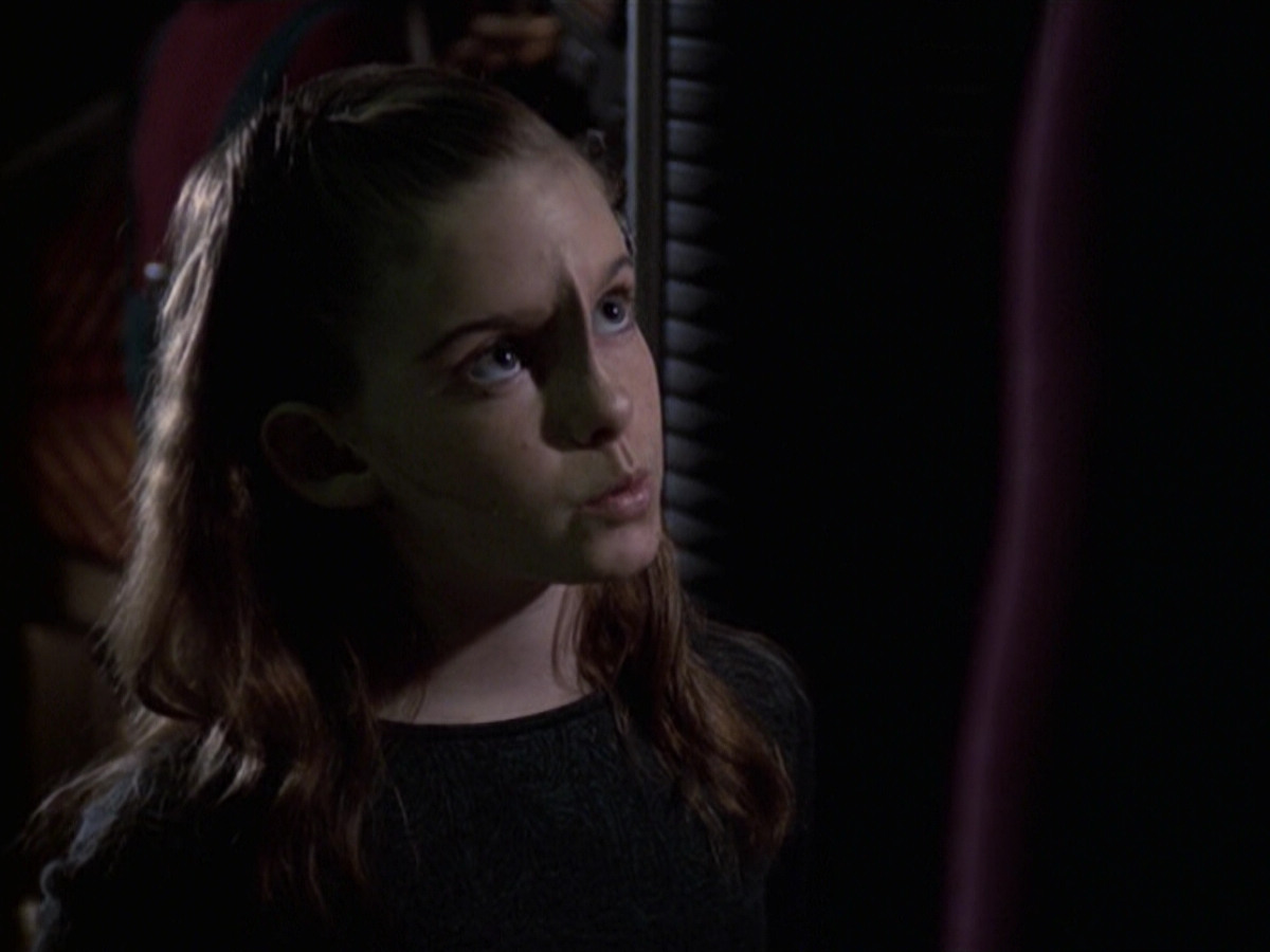 extant_StarTrek_VOY_6x19-ChildsPlay_02581.jpg
