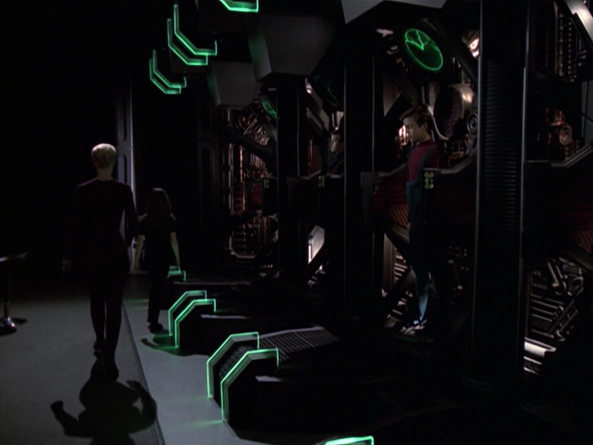 extant_StarTrek_VOY_6x19-ChildsPlay_02608.jpg