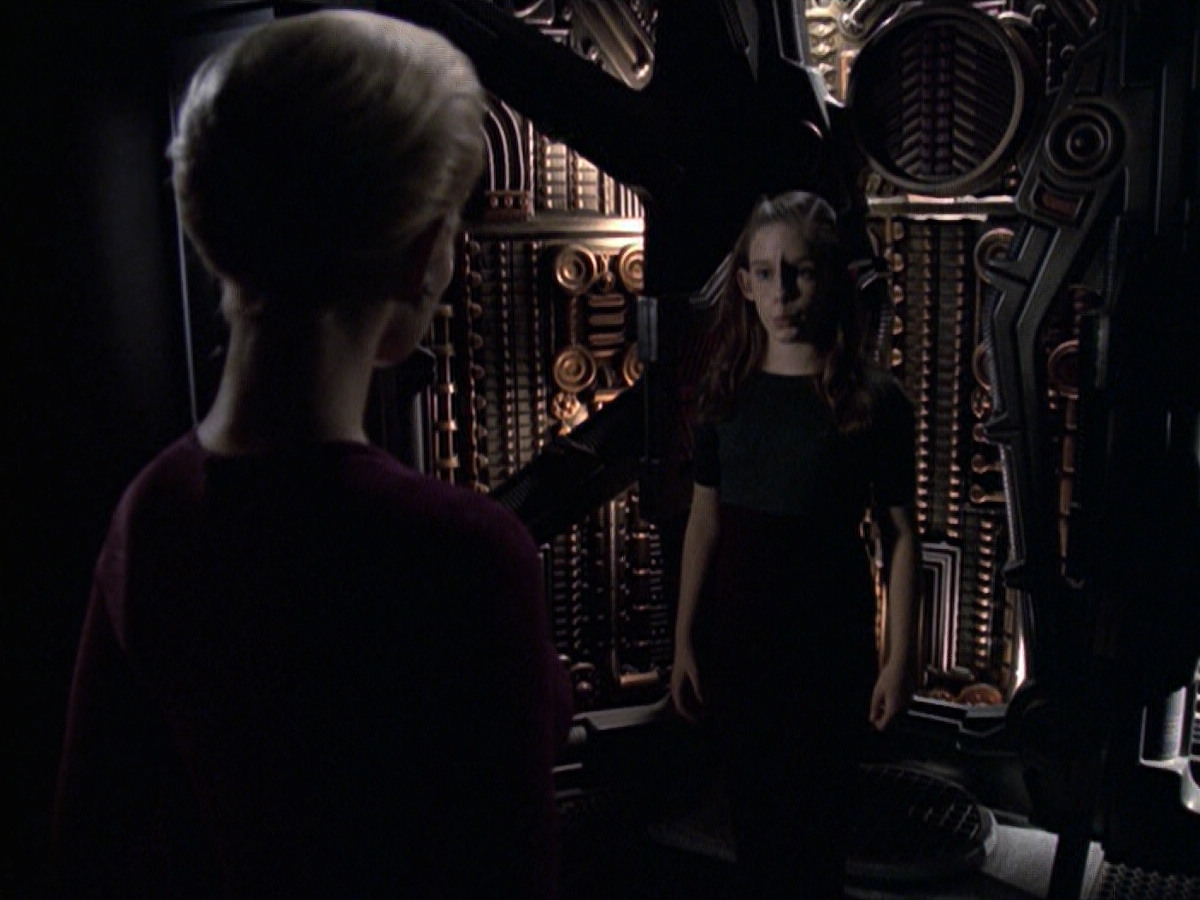 extant_StarTrek_VOY_6x19-ChildsPlay_02614.jpg