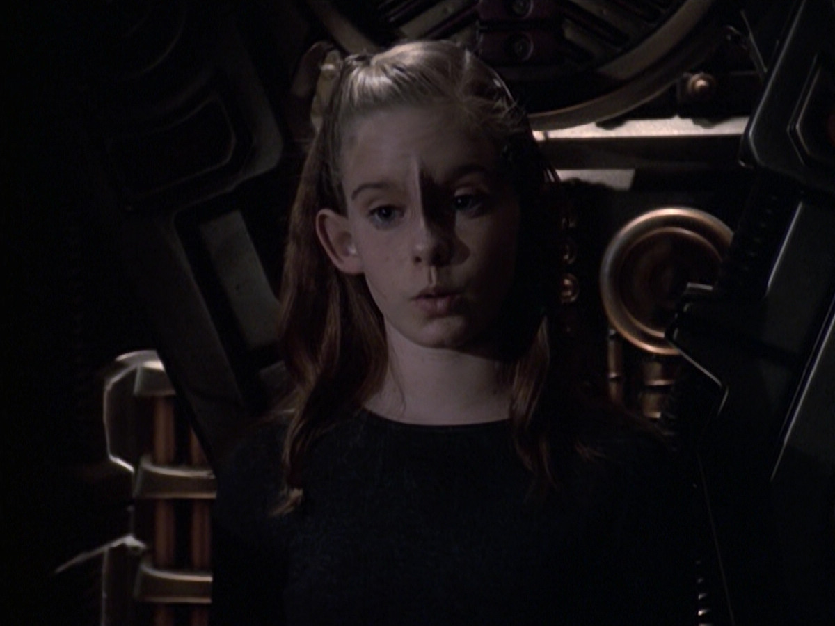 extant_StarTrek_VOY_6x19-ChildsPlay_02642.jpg