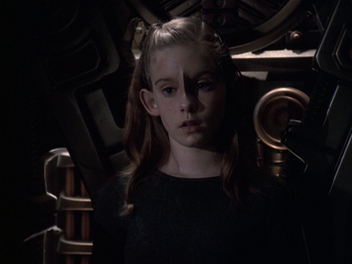 extant_StarTrek_VOY_6x19-ChildsPlay_02643.jpg