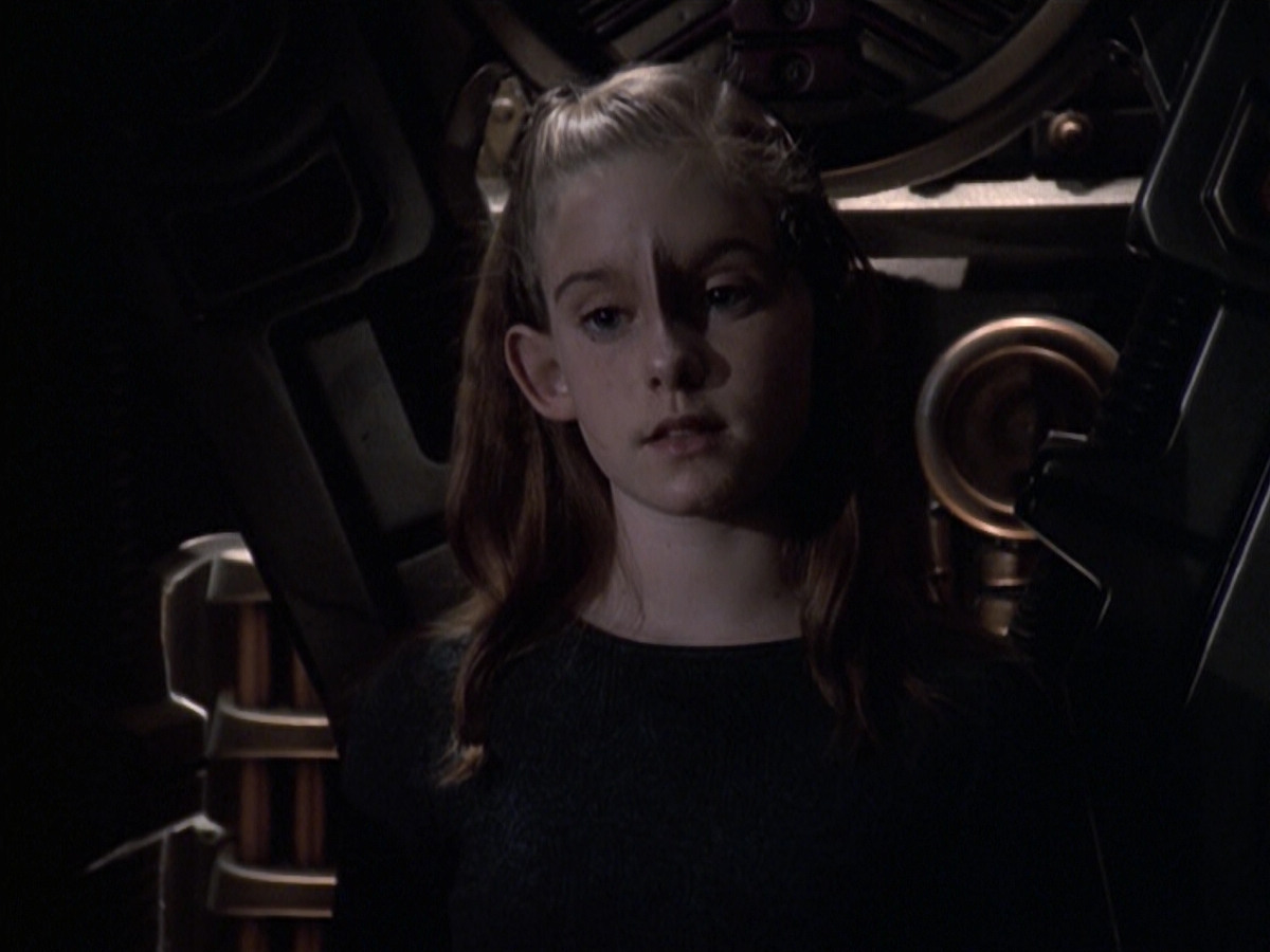 extant_StarTrek_VOY_6x19-ChildsPlay_02644.jpg