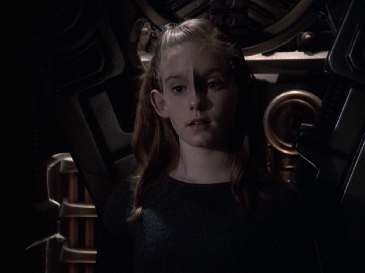 extant_StarTrek_VOY_6x19-ChildsPlay_02645.jpg