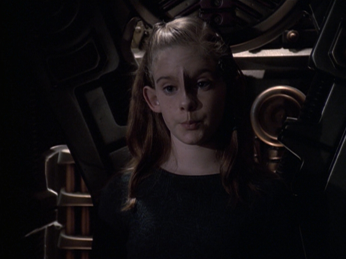 extant_StarTrek_VOY_6x19-ChildsPlay_02656.jpg