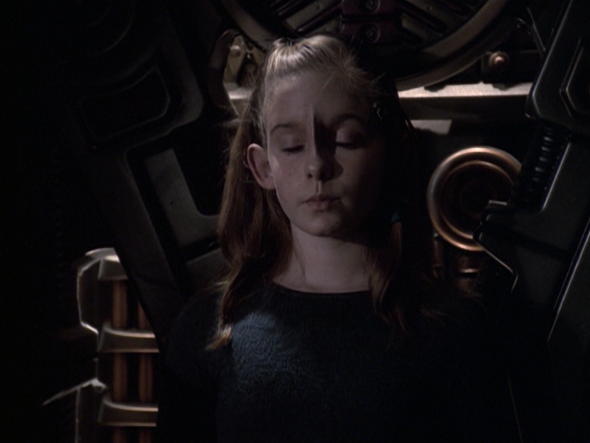 extant_StarTrek_VOY_6x19-ChildsPlay_02658.jpg