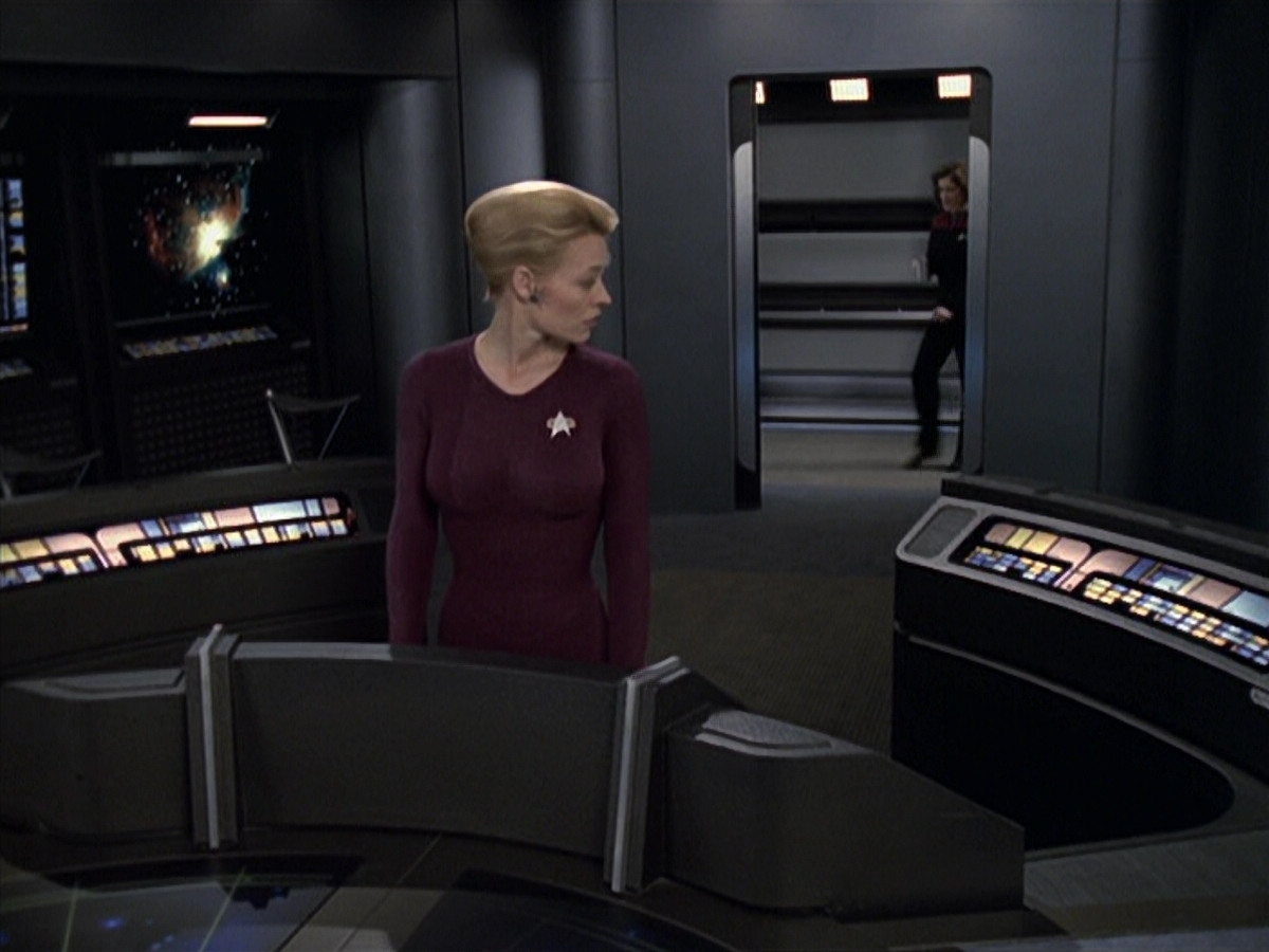 extant_StarTrek_VOY_6x19-ChildsPlay_02672.jpg