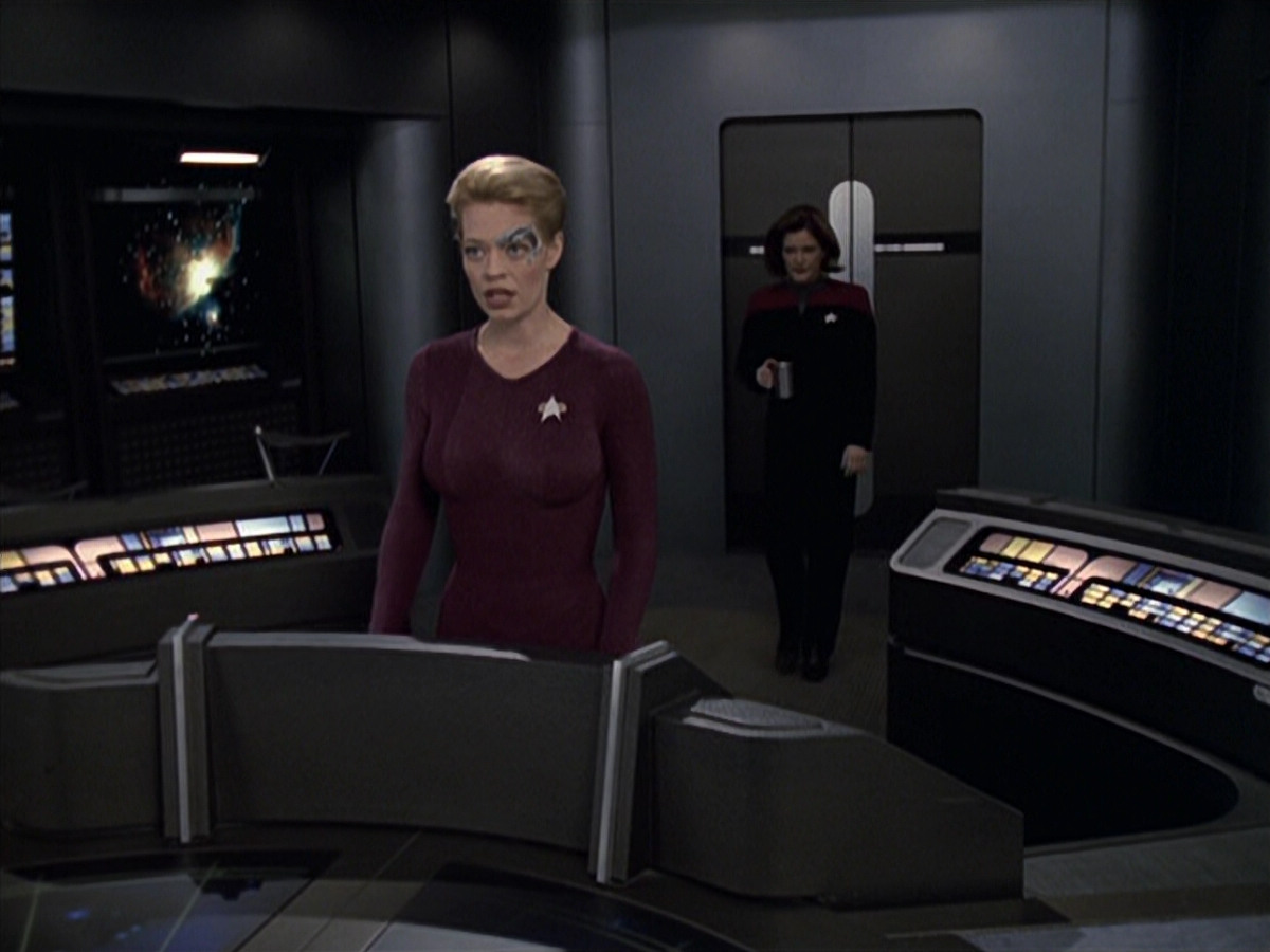 extant_StarTrek_VOY_6x19-ChildsPlay_02677.jpg
