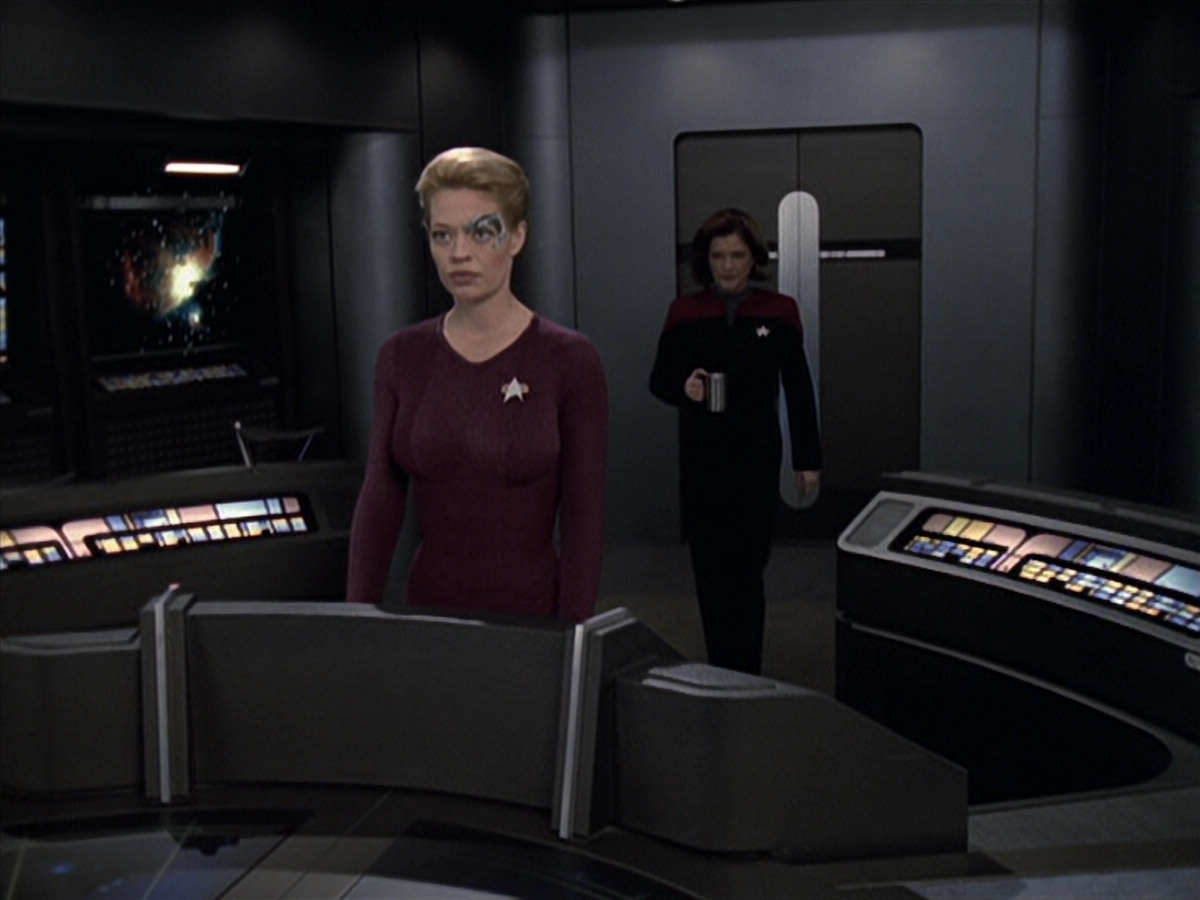 extant_StarTrek_VOY_6x19-ChildsPlay_02678.jpg