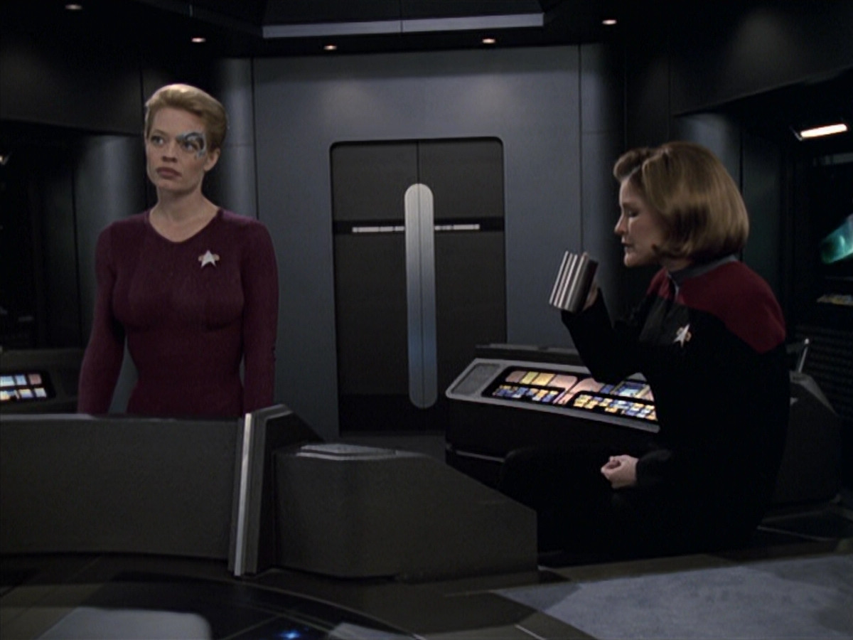 extant_StarTrek_VOY_6x19-ChildsPlay_02696.jpg