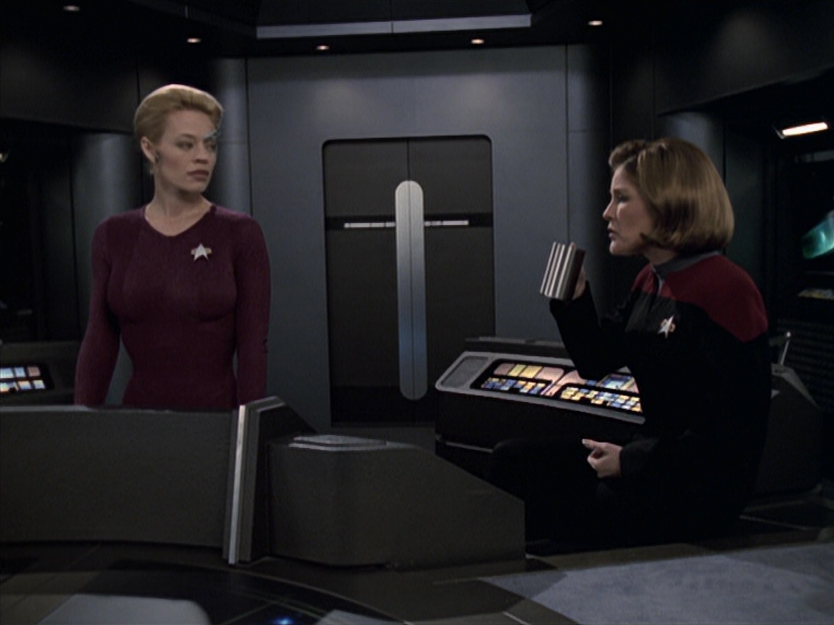 extant_StarTrek_VOY_6x19-ChildsPlay_02697.jpg