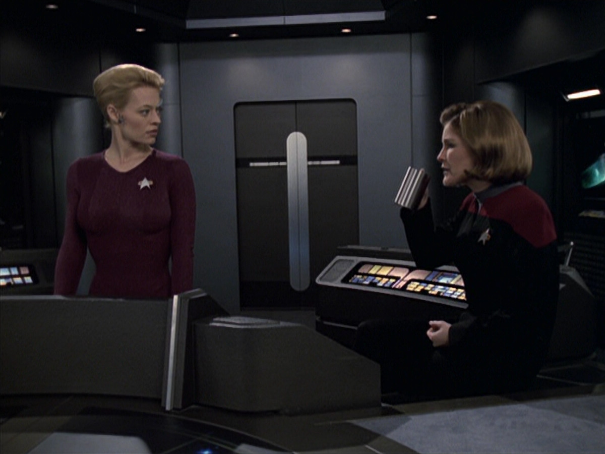 extant_StarTrek_VOY_6x19-ChildsPlay_02698.jpg