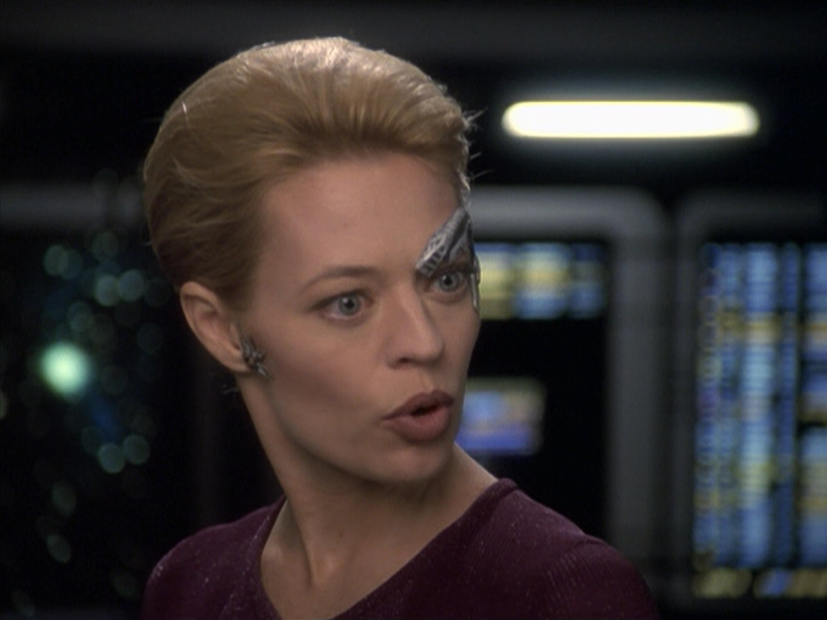 extant_StarTrek_VOY_6x19-ChildsPlay_02702.jpg