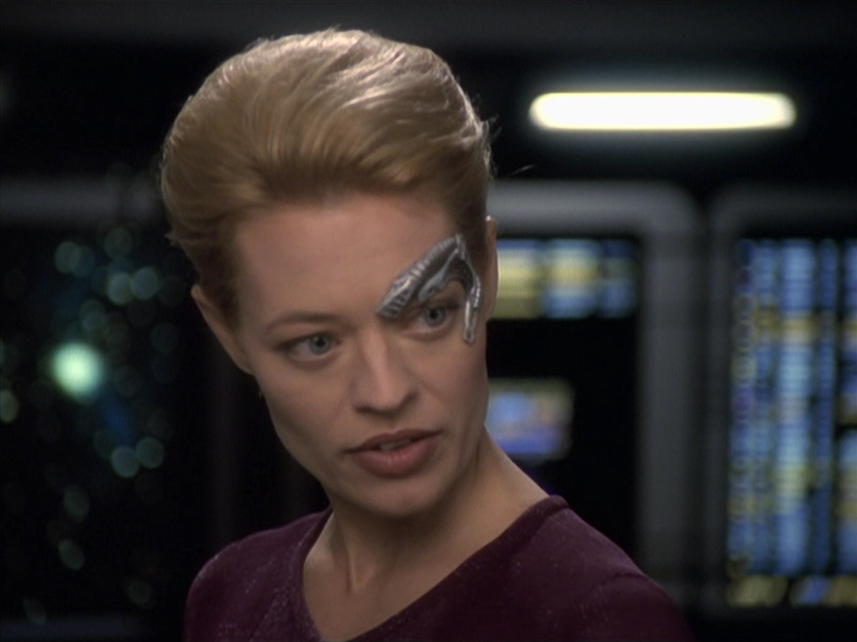 extant_StarTrek_VOY_6x19-ChildsPlay_02725.jpg
