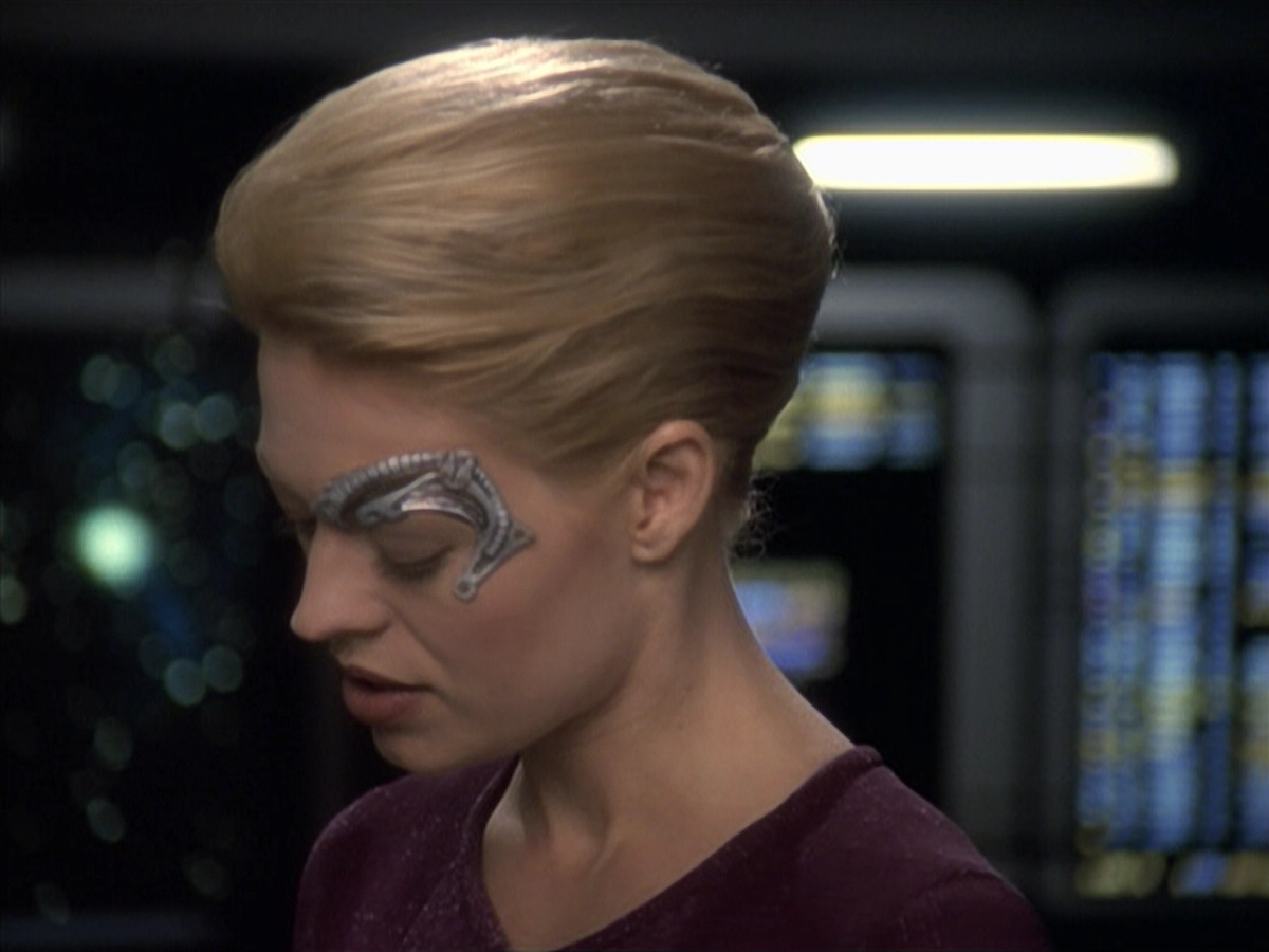 extant_StarTrek_VOY_6x19-ChildsPlay_02726.jpg