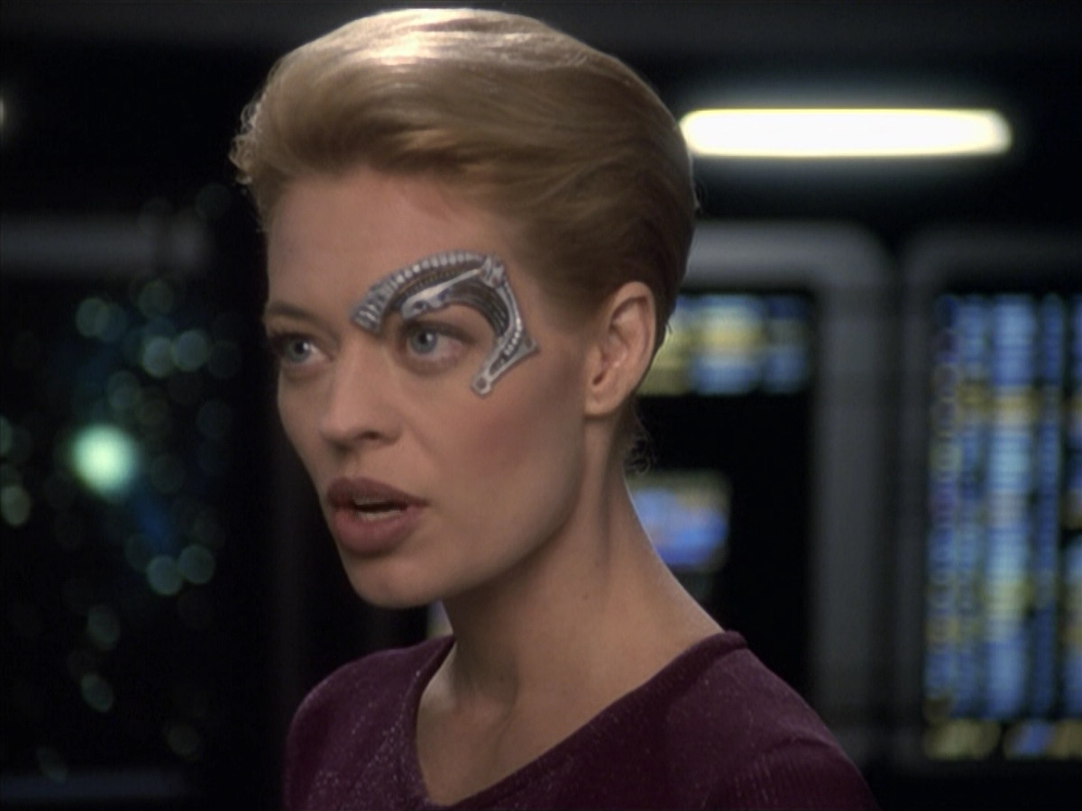 extant_StarTrek_VOY_6x19-ChildsPlay_02730.jpg