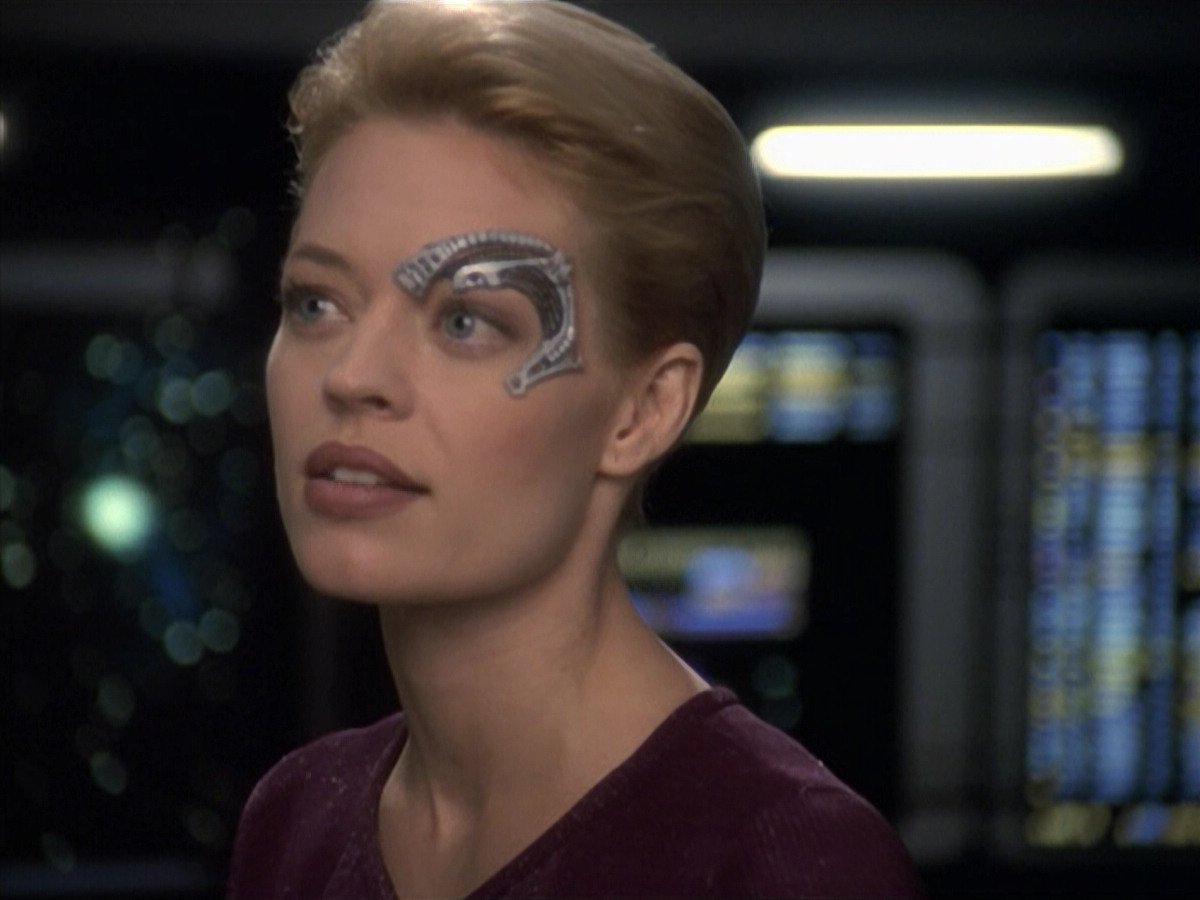 extant_StarTrek_VOY_6x19-ChildsPlay_02734.jpg