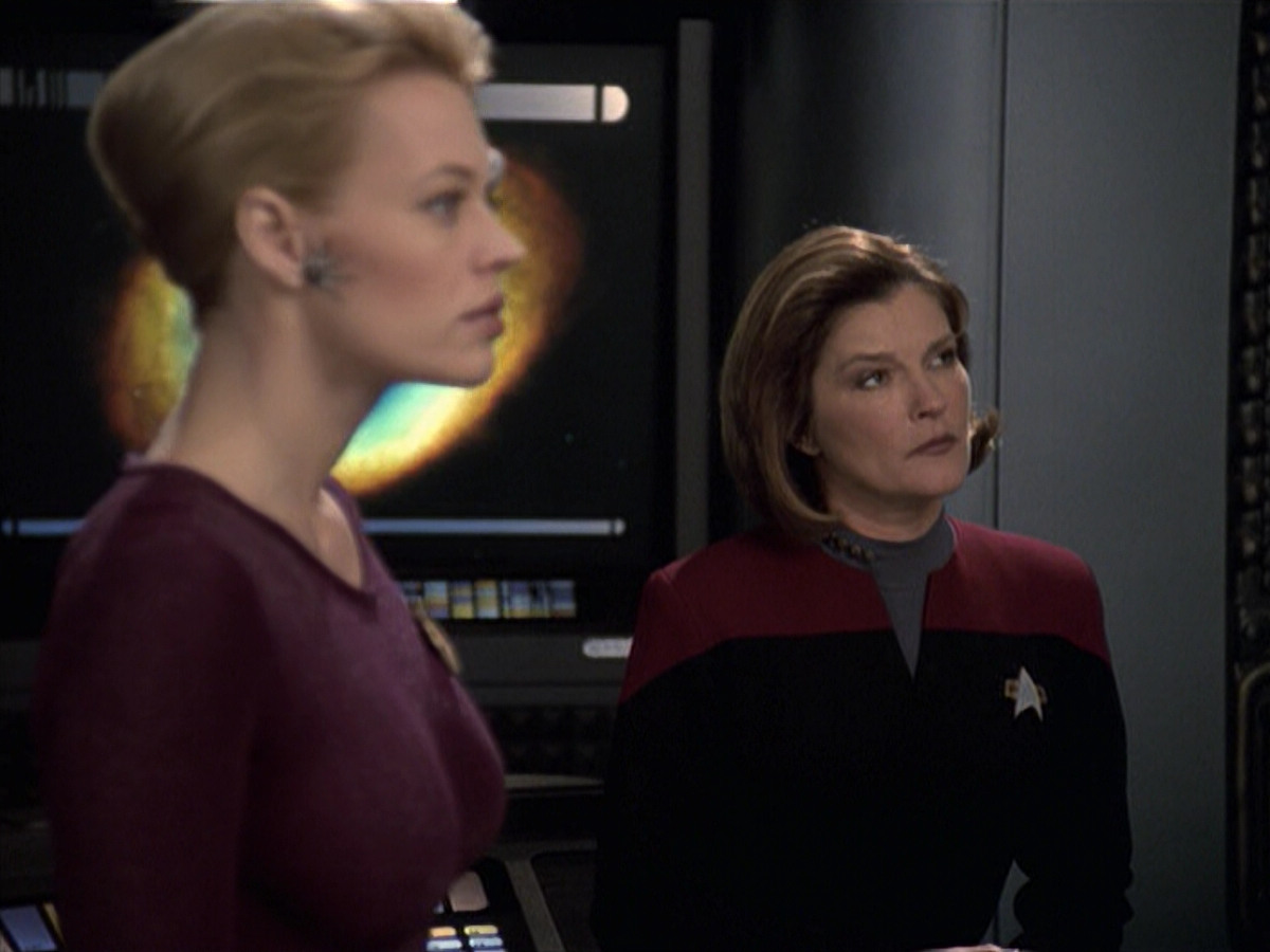 extant_StarTrek_VOY_6x19-ChildsPlay_02744.jpg