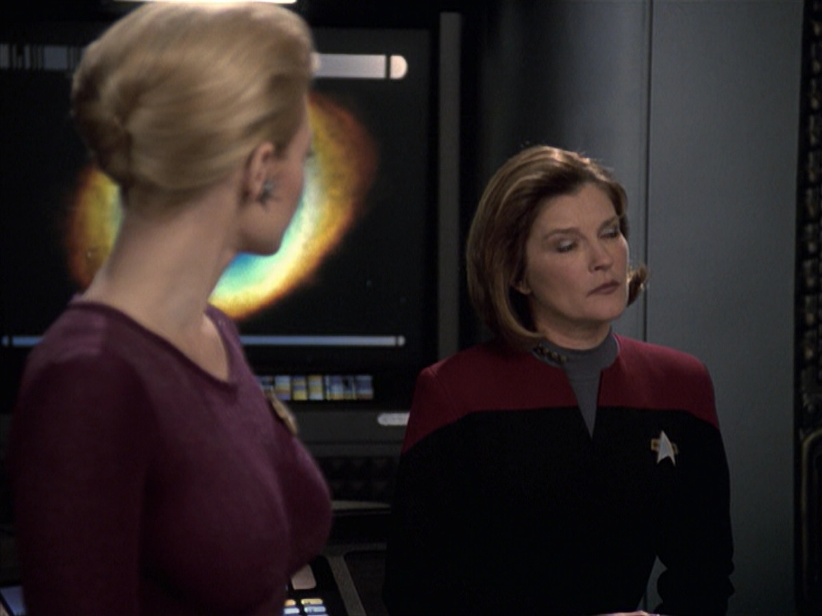 extant_StarTrek_VOY_6x19-ChildsPlay_02745.jpg