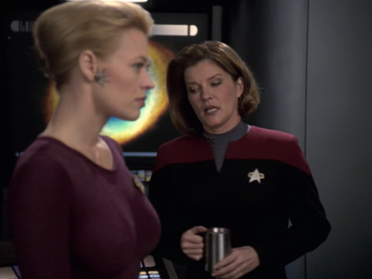 extant_StarTrek_VOY_6x19-ChildsPlay_02749.jpg