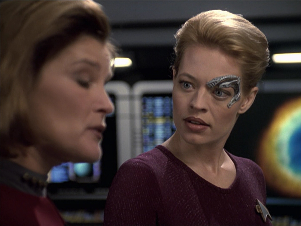 extant_StarTrek_VOY_6x19-ChildsPlay_02767.jpg
