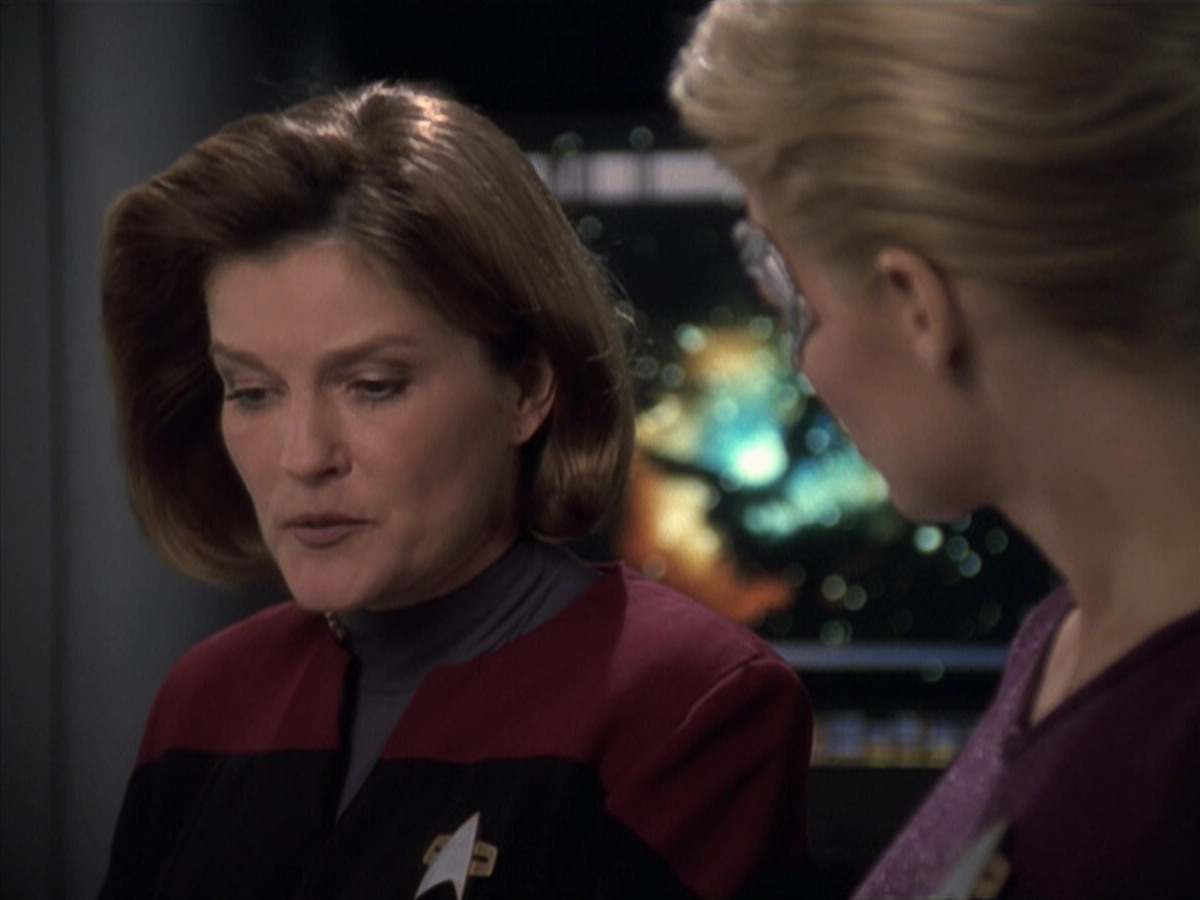 extant_StarTrek_VOY_6x19-ChildsPlay_02773.jpg