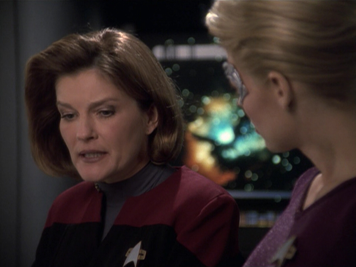 extant_StarTrek_VOY_6x19-ChildsPlay_02775.jpg