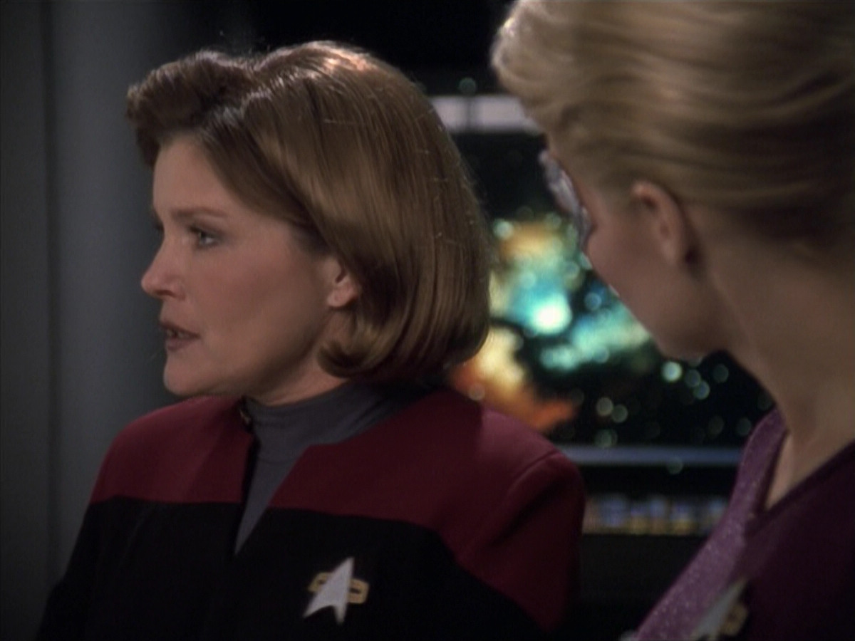 extant_StarTrek_VOY_6x19-ChildsPlay_02790.jpg