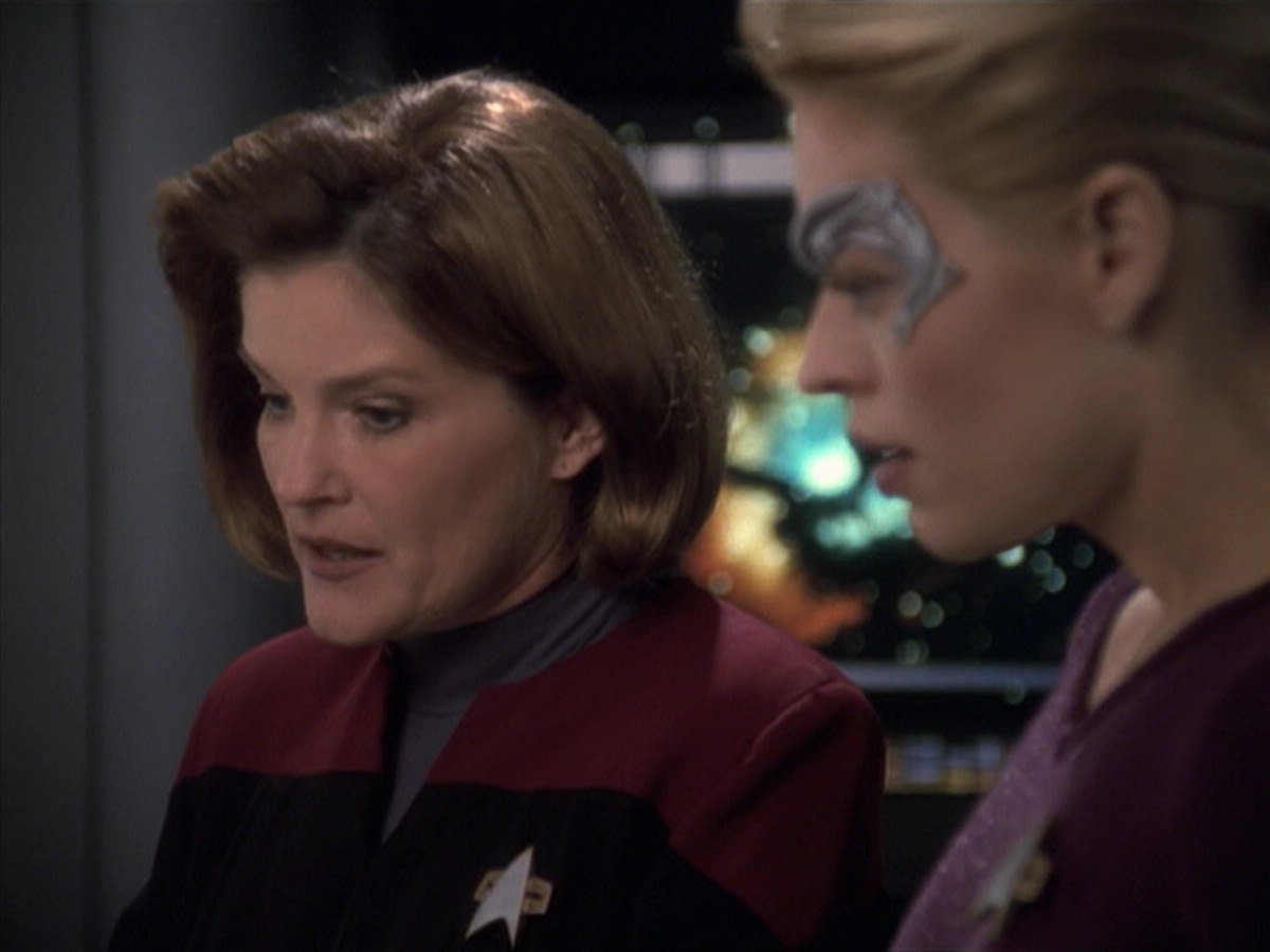 extant_StarTrek_VOY_6x19-ChildsPlay_02795.jpg